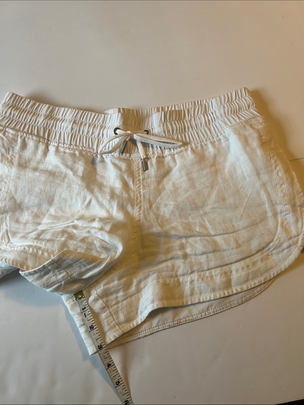 Athleta Women’s 100% Linen 4 inch shorts Beige Size 8 Sporty Lightweight Lounge - Picture 9 of 10